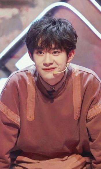 娱乐吃瓜妹易烊千玺小说,娱乐圈的甜蜜瓜田